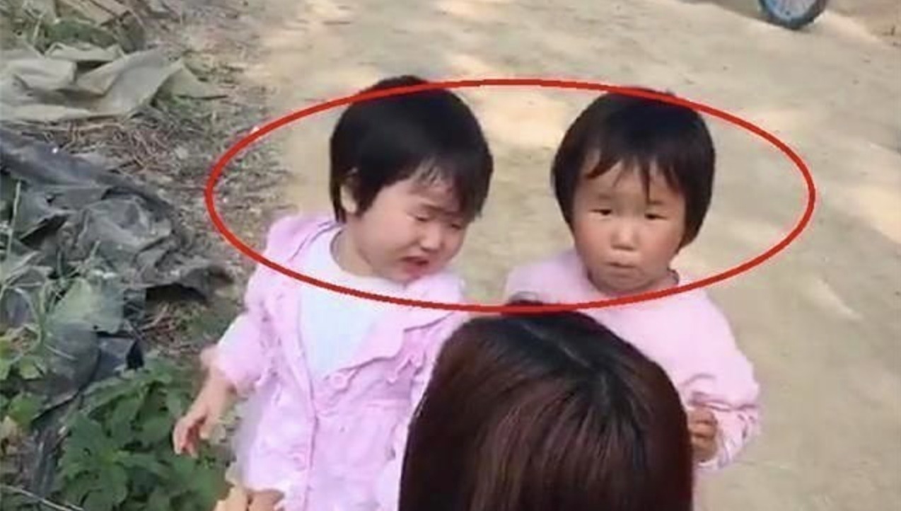 奶奶|双胞胎一个南方姥姥带,一个北方奶奶养,多年后差距不是一星半点