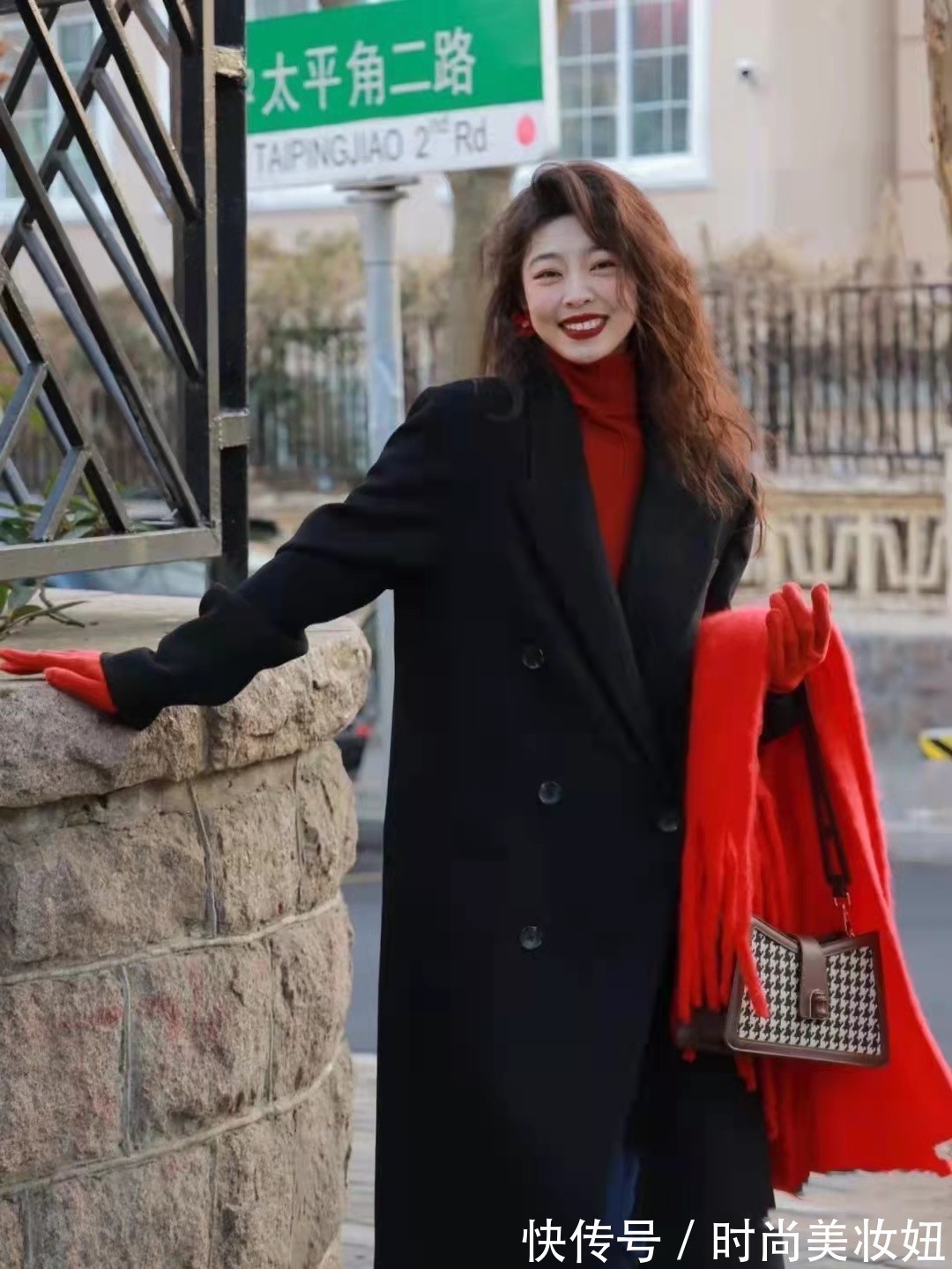 养眼 新年就是要“红红火火”,看这些气质穿搭太养眼,照穿美炸了