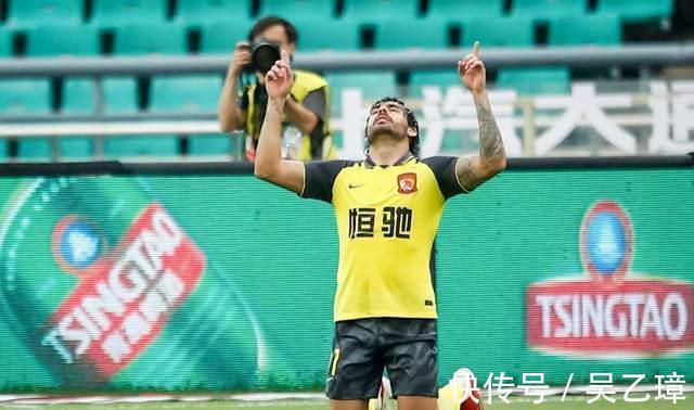 归化|冤大头!国足最失败“归化”签约桑托斯,年薪600万,中超年薪1亿