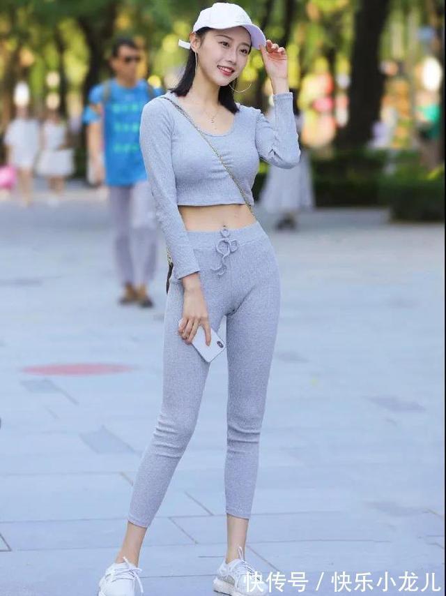 紧身衣 灰色休闲风套装,凸显纤细的腰,尽显青春甜美!
