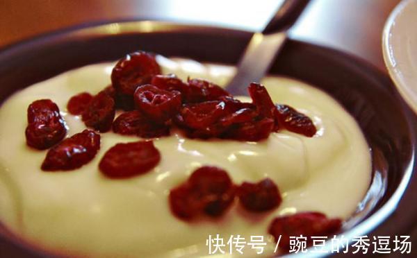 山楂|哺乳期宝妈要少吃4种食物,吃一次奶水或减500毫升,对宝宝也不好