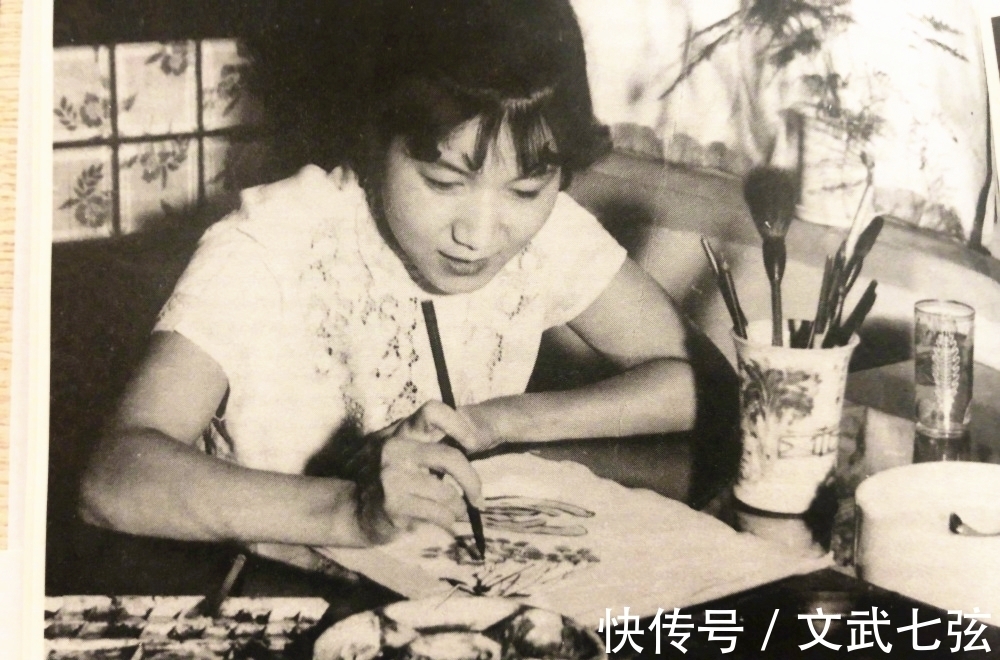 秋蝉@齐白石88岁时初识新凤霞,随即认作义女,两人是否存在真情?