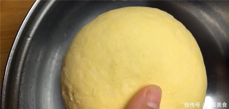 2个鸡蛋,一碗面粉,不加一滴水,做小孩爱吃的小馒头,香甜松软