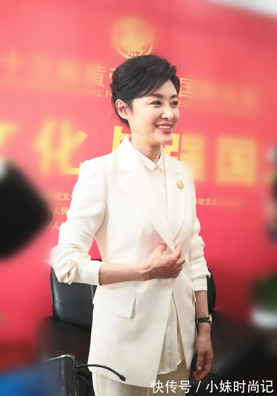 减龄|周涛原来是“西装达人”,利用点缀修饰发搭配,减龄又优雅