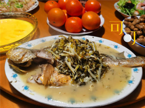 我们去公公婆婆家吃晚饭，老人家做了一桌子的菜，也因为考虑到我们平时爱吃西式的菜