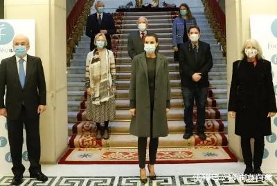 西班牙|40岁奔五的女人,穿搭相当讲“气场”!学西班牙王后,这是真美