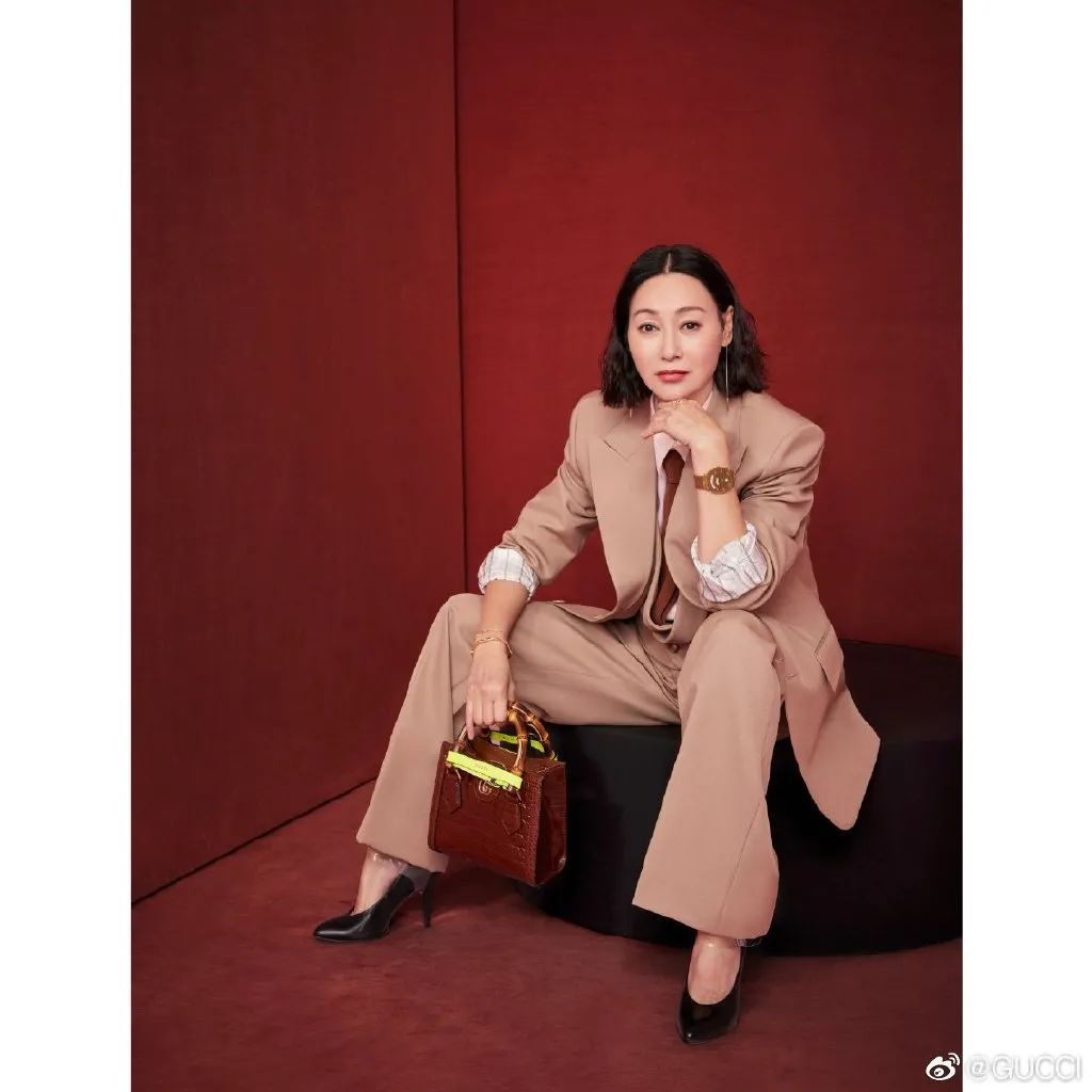 m 剪了短发的娜比，背啥我买啥