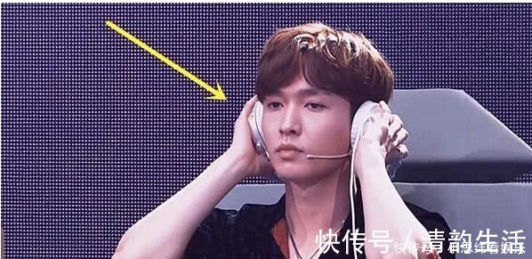 导师|张艺兴当导师自备耳机, 当看到他耳机那刻, 所有选手炸锅了!
