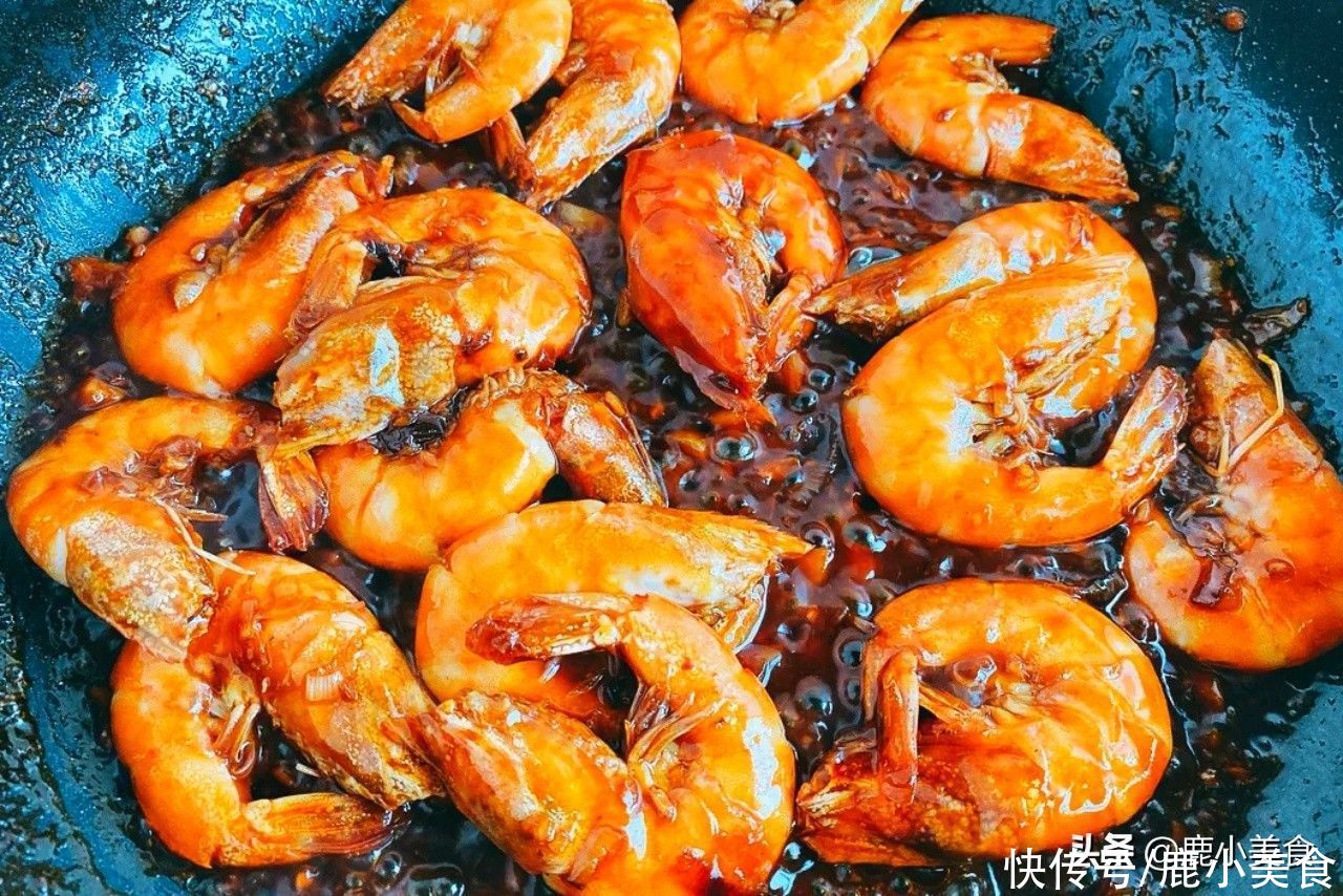 油焖酱汁|做油焖大虾，别直接下锅焖！谨记“3要点”，酱香鲜嫩，Q弹多汁