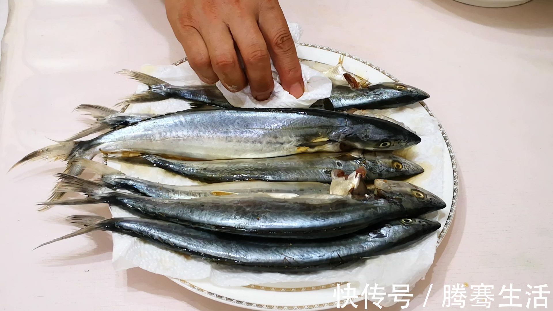 冬天碰到这鱼,我从不还价,目前无法人工养殖,做酱香鱼最美味!