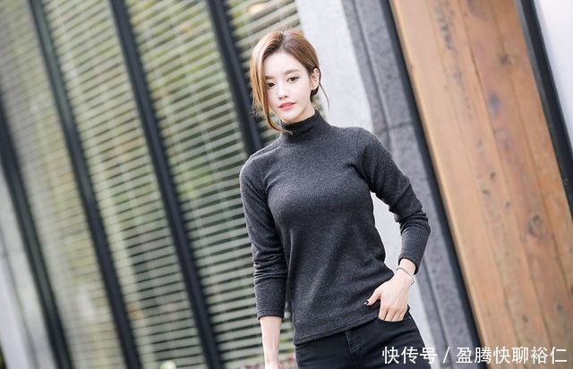 珠珠|珠珠时尚穿搭美图:简单随性街头初冬棉绒T恤衫搭配格纹大衣