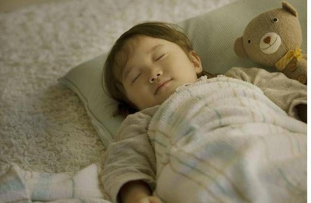 父母|孩子到了这个年龄必须分床睡,特别是男孩,这关系到孩子的一生