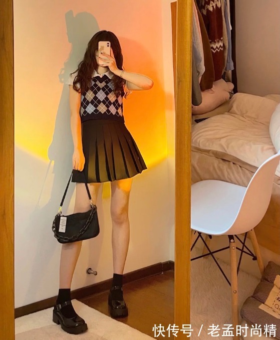 复古 解锁百褶裙的复古穿法,显瘦时髦又有文艺范