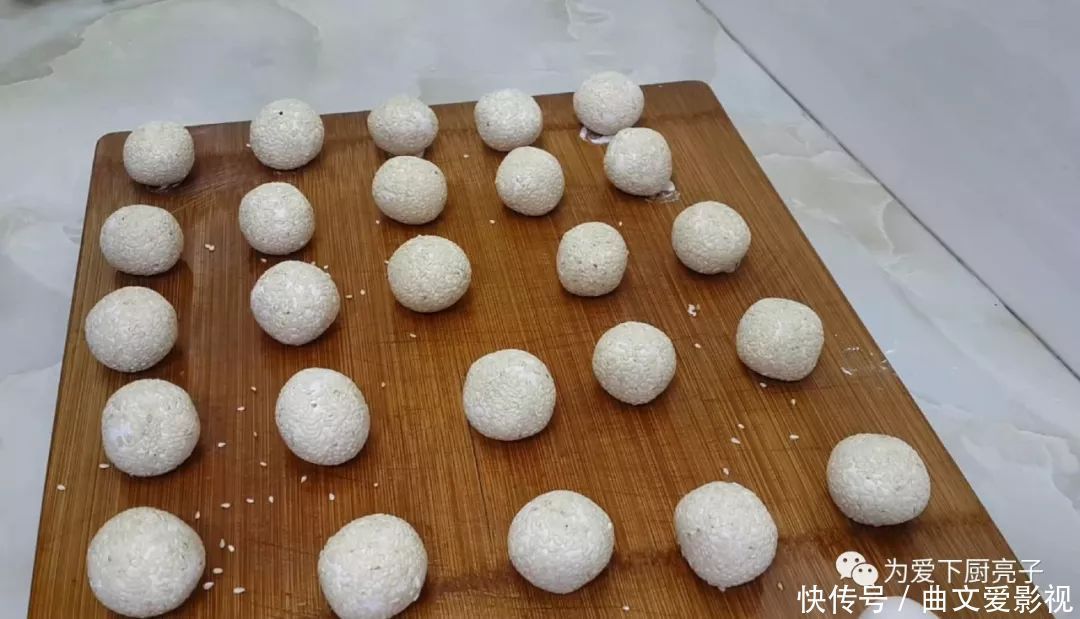 大米团子|3勺糯米粉,1碗大米,教你简单一做,比麻团做法简单,比锅巴好吃