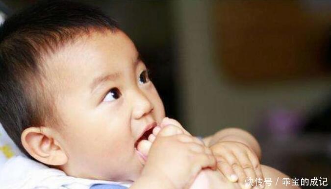 惹的祸|宝宝嘴里有个洞?原来是“贴纸”惹的祸,五种物品婴幼儿要远离