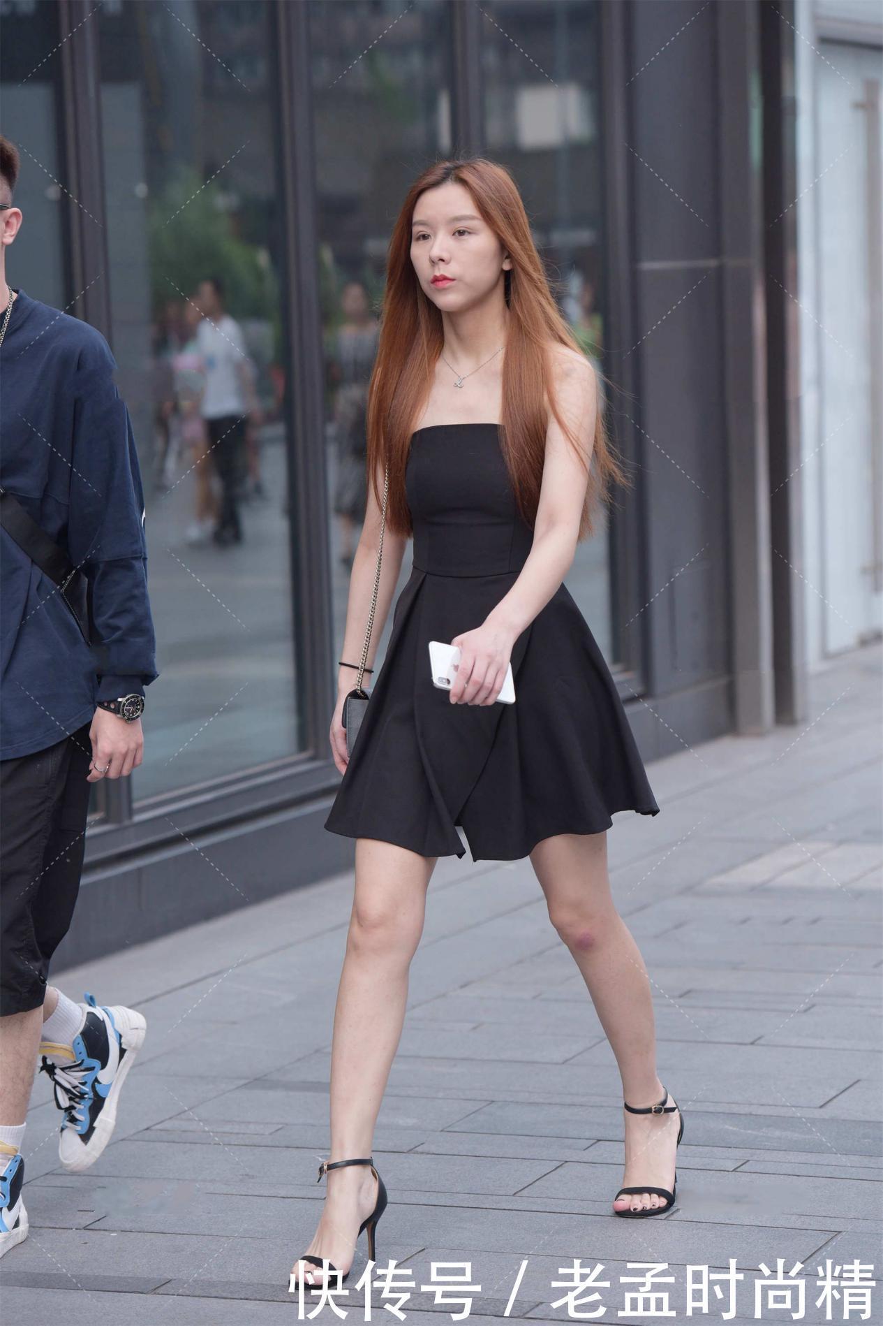 街拍:黑色一字肩收腰连衣裙, 穿上散发小鸟依人气质