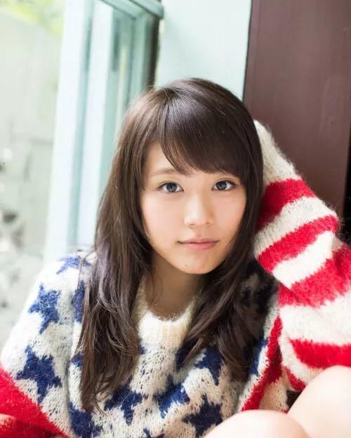 你适合剪刘海吗？还是更加适合中分、偏分发型？