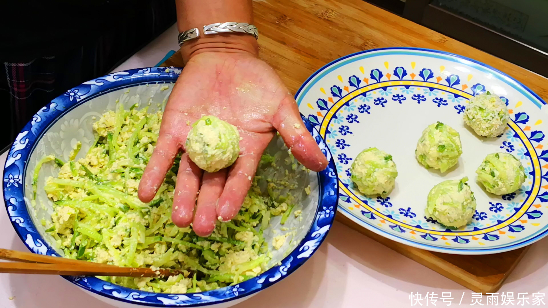 炸萝卜丸子时,万万不可加淀粉,教你正确做法,外焦里嫩,太香了