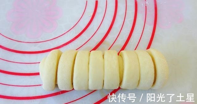 自制面包不松软，试试这个配方一次发酵绵软拉丝，三天也不硬！