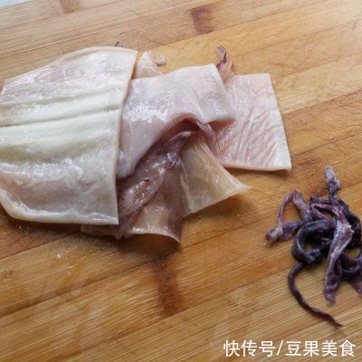 道家常干鱿鱼炒丝瓜|这道家常干鱿鱼炒丝瓜简单快手，超下饭