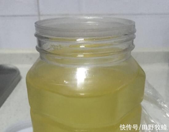 蜂蜜|蜂蜜酸味是怎么回事？蜂蜜带点酸味是属于正常吗？
