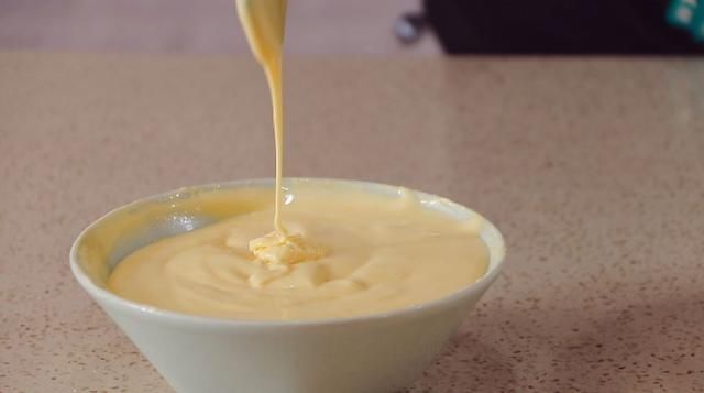 做蛋糕，别只会用烤箱，家里有电饭锅就能做，不会糊锅也不粘底