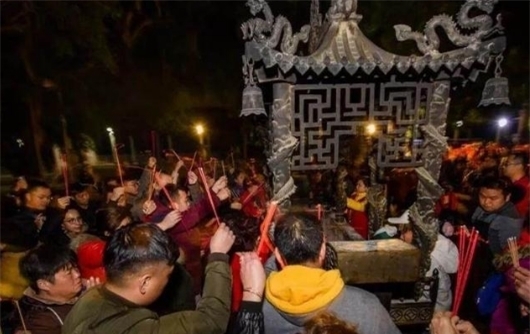 很大|为什么上香的时候要烧三根?其中有很大的讲究