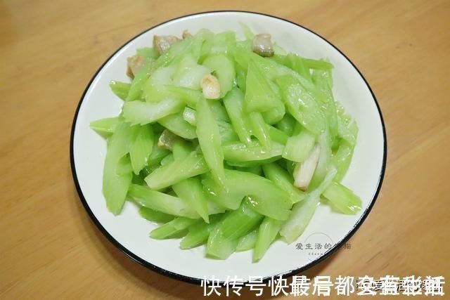 儿子不在家,80后两口的晚餐,有荤有素,网友:简单吃也很满足