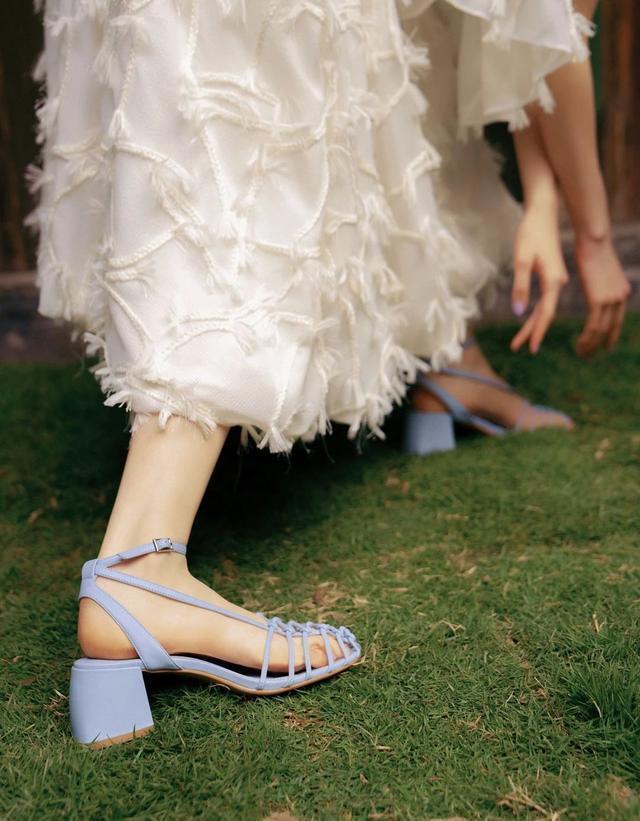 参考价格 翻了身的“土味凉鞋”,这次成了时髦精心中的C位