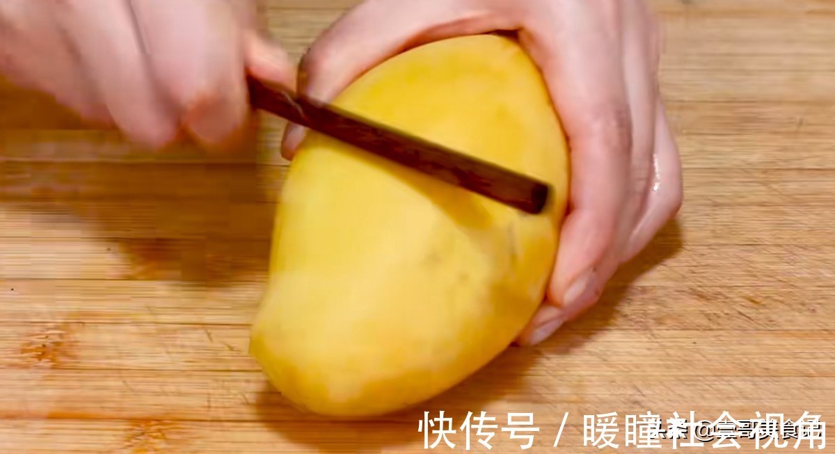 果肉|今天才知道，原来剥芒果这么简单，只需一根筷子，不脏手不流汁