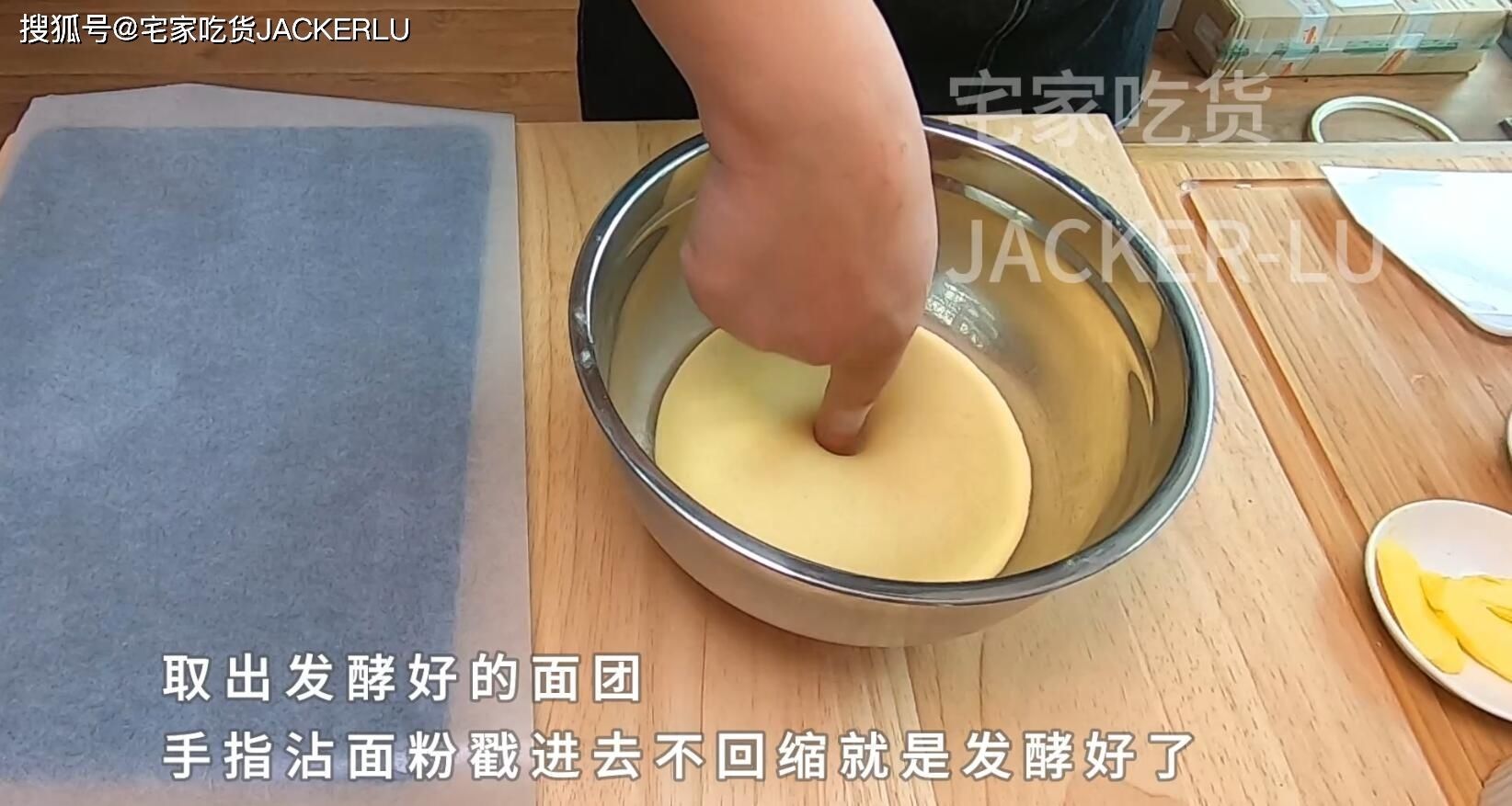 面包|家常毛毛虫面包，简单又经典的甜品，入口细腻，绵软有嚼劲。