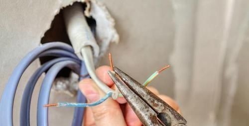 接头|埋在墙里的电线烧坏了怎么办老电工教你2招,不拆墙就解决