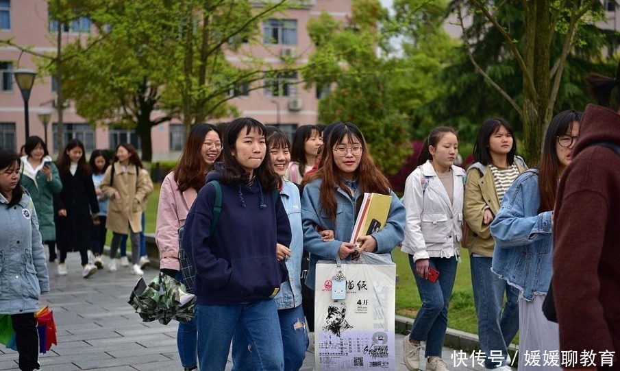 普通大学生上大学期间花费多少，生活费占比大，家长：全是眼泪