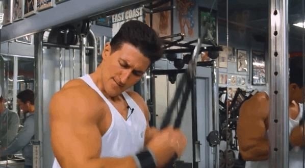 超级组|手臂练很久没效果你的训练强度太低了这么练,老手都感觉费劲