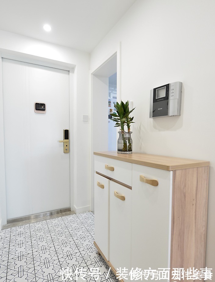 玄关|166㎡现代主义3室2厅，电视背景墙还能这样设计！