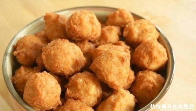 过年炸肉丸有诀窍，除了面粉，此物也要放，不然丸子不酥脆不好吃