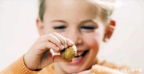 乳牙|6岁女儿长出双排牙能拔吗?医生说出原因后,妈妈:不该这样喂你