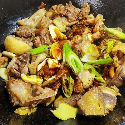 红烧土豆鸡块|红烧土豆鸡块