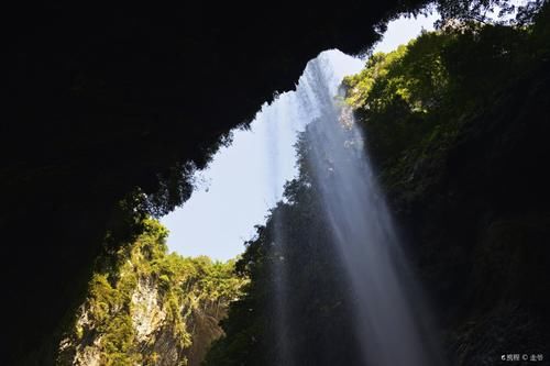 唯一地表水冲蚀而成的天坑，面积达38万平方公里，还能预测天气