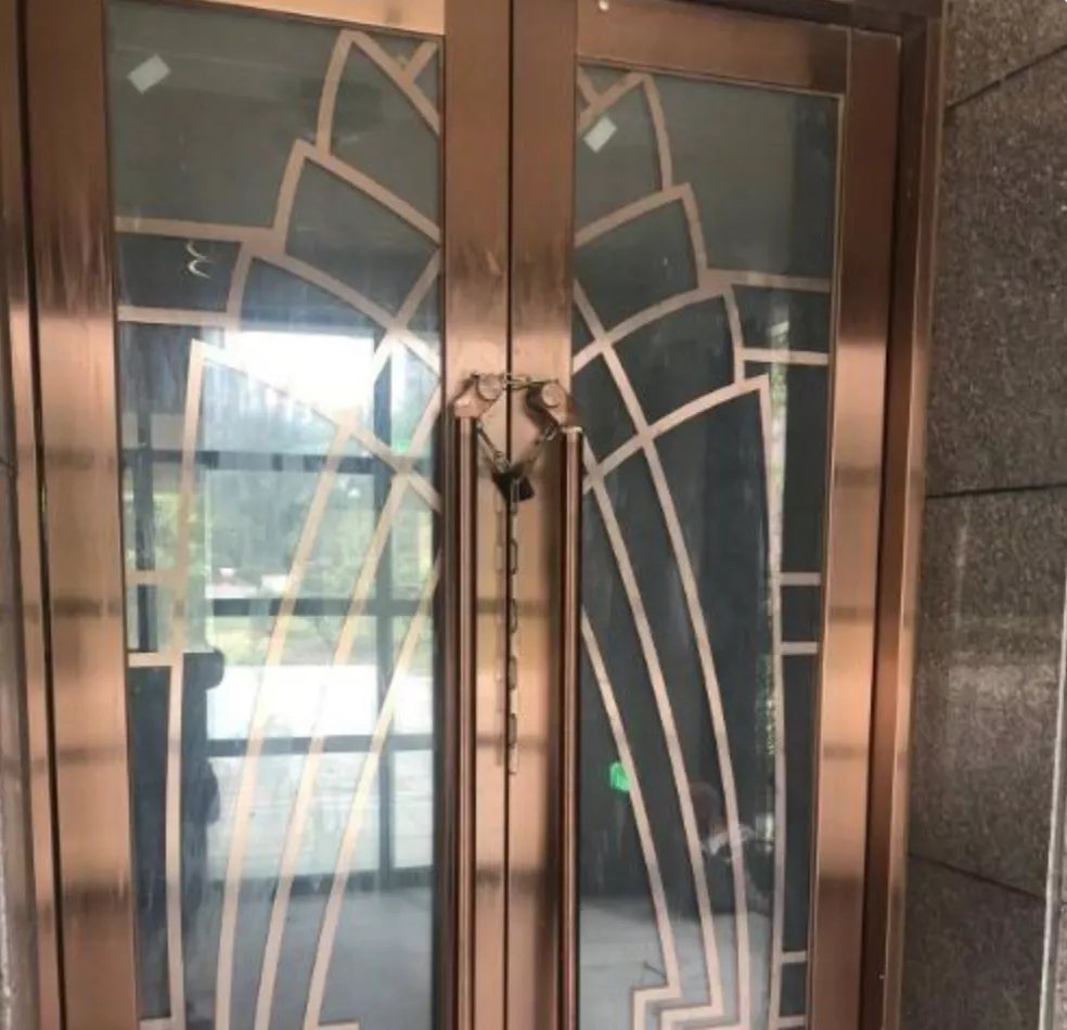 万科|261套房被封、负债5千亿!曾脚踩万科染指格力的“黑马”,崩盘了