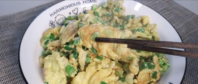 蒜苗炒鸡蛋,先炒蒜苗还是鸡蛋教你小技巧,味道鲜上鲜,太香了