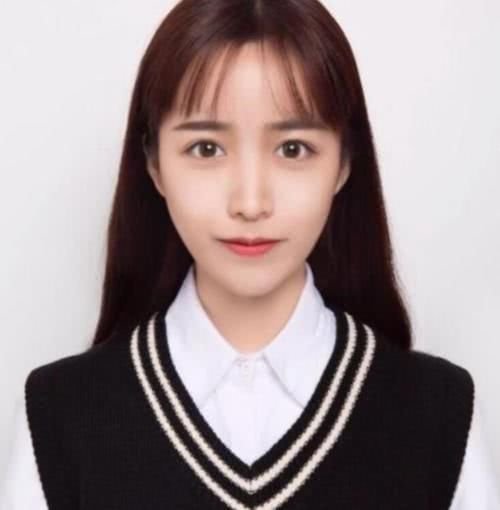 女孩子拍证件照时,记住这3个“小心机”,轻松拍出“女神照”