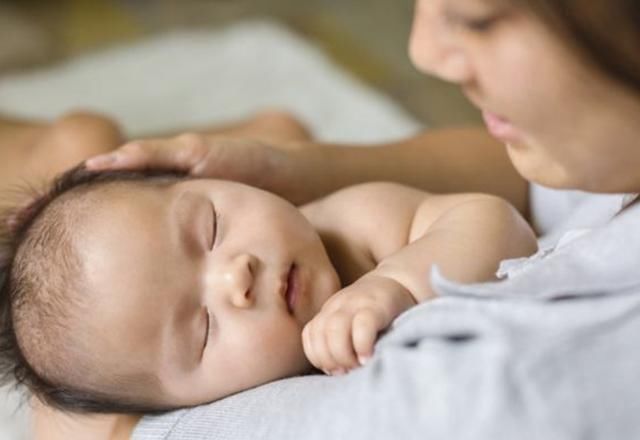 头骨|三类错误睡姿影响宝宝生长发育,重则脊柱受损害,越早调整越好