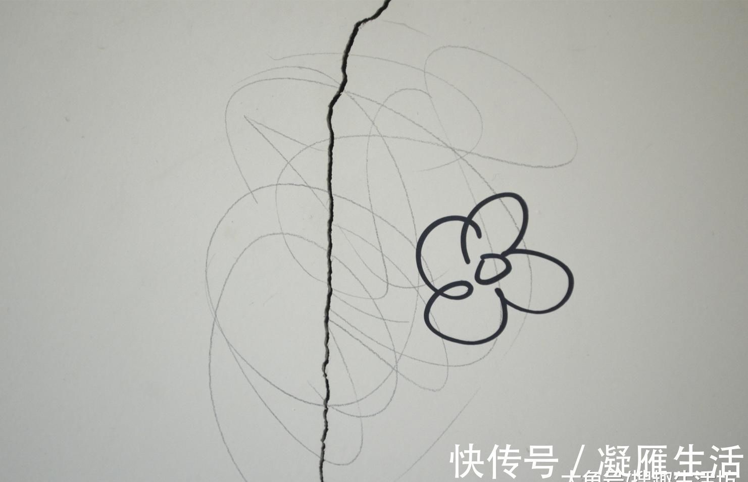 家里白墙不仅脏还有裂缝怎么办 用它涂一涂, 墙壁立马焕然一新