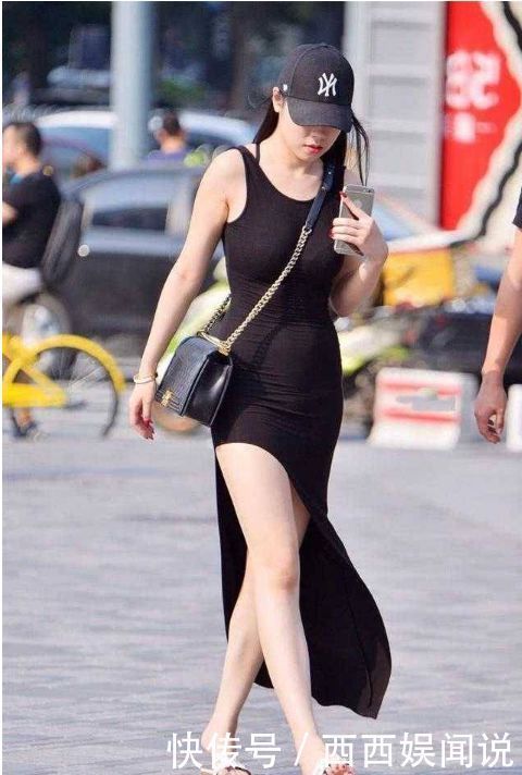 街拍：优雅百搭，不一样的魅力尽显傲人曲线