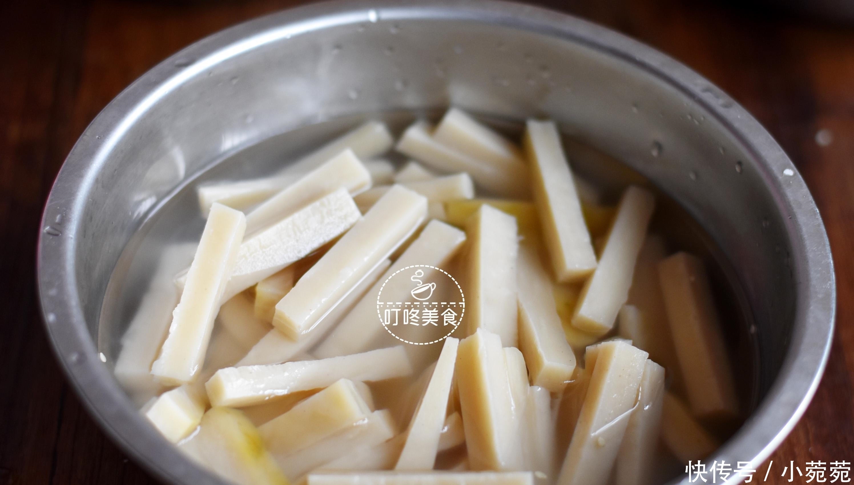 年糕别光炒着吃了,2分钟教你新吃法,又香又糯,全家人抢着吃