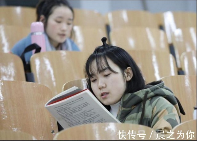 |00后靠“拍段子”收获600万粉丝,月入70万,评论区却骂声一片