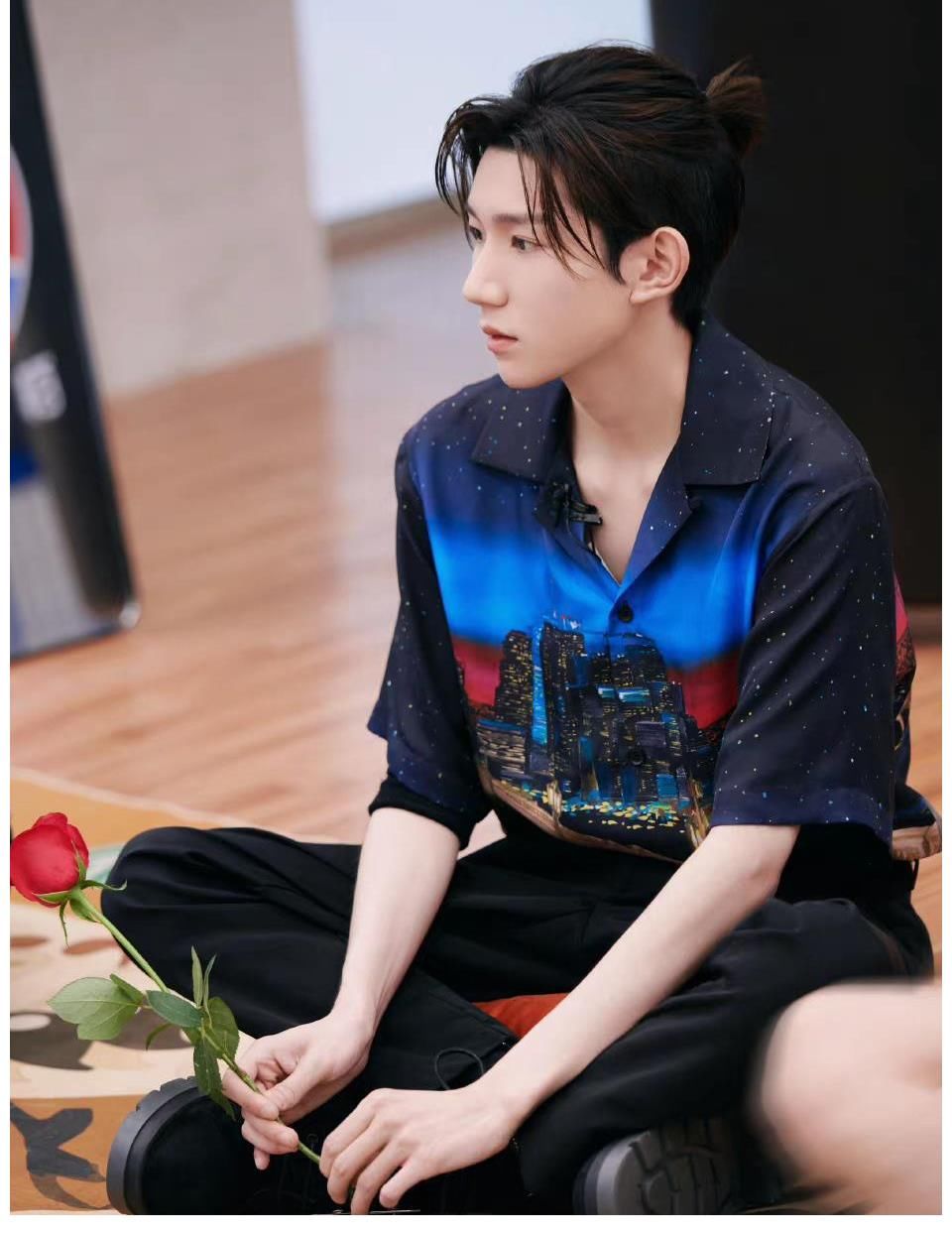 创作|王源在节目中真诚分享写歌技巧，即兴创作引关注，网友：不容小觑