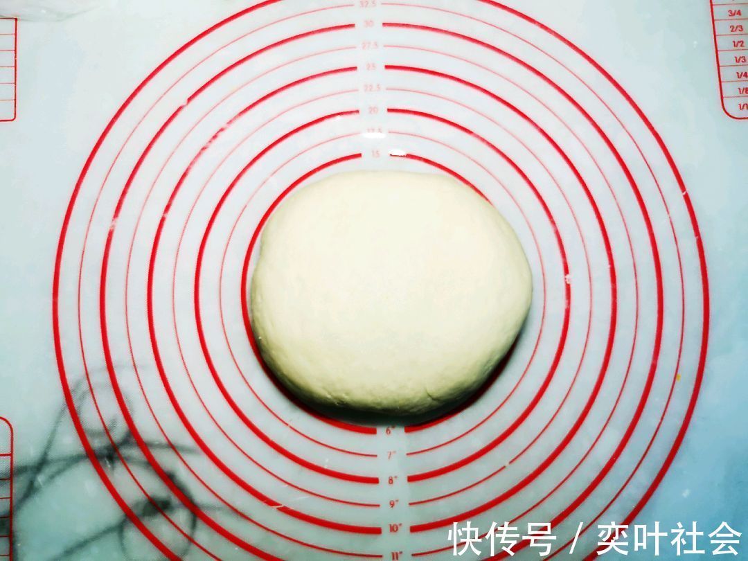 一碗粥|制作美味的香菇肉包子,搭配一碗粥,营养健康