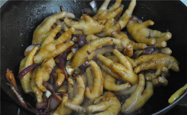 做法|电饭煲做鸡爪，入口即化！胶质十足零失败！配方和做法详细告诉你